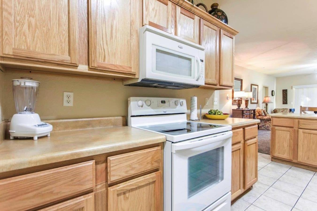 Apartment With A Walkout And Elevator Access At Thousand Hills And Next To 76 *