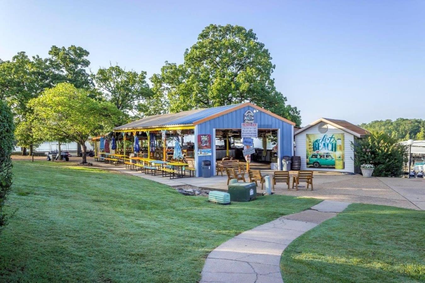 On Table Rock With Views And Pool And Wifi Near Silver Dollar Branson