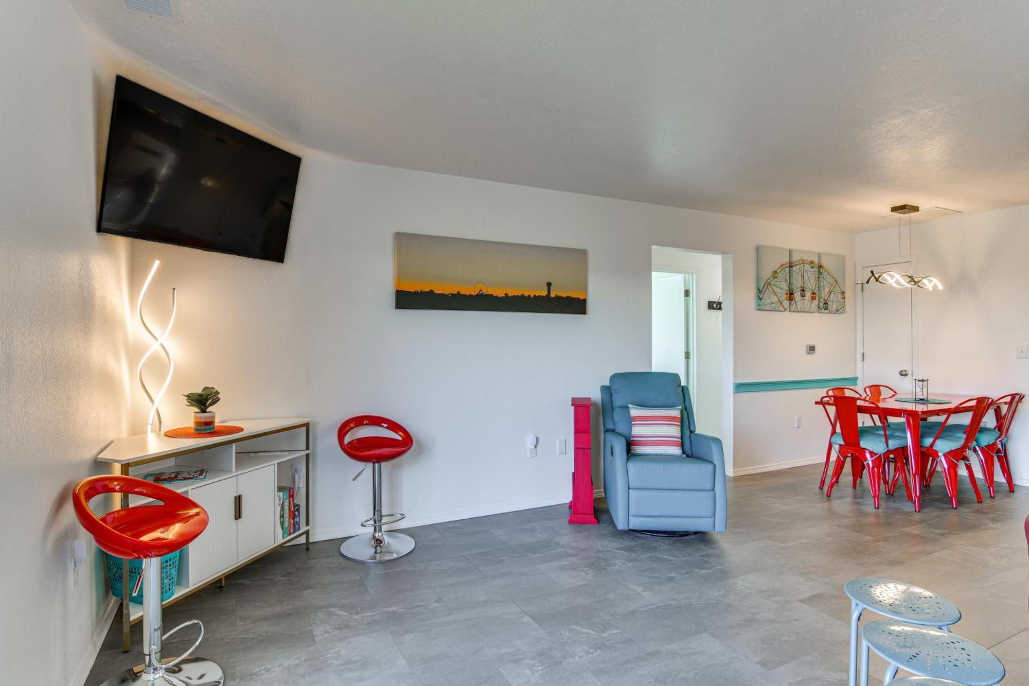 Retreat With Balcony Near Silver Dollar *