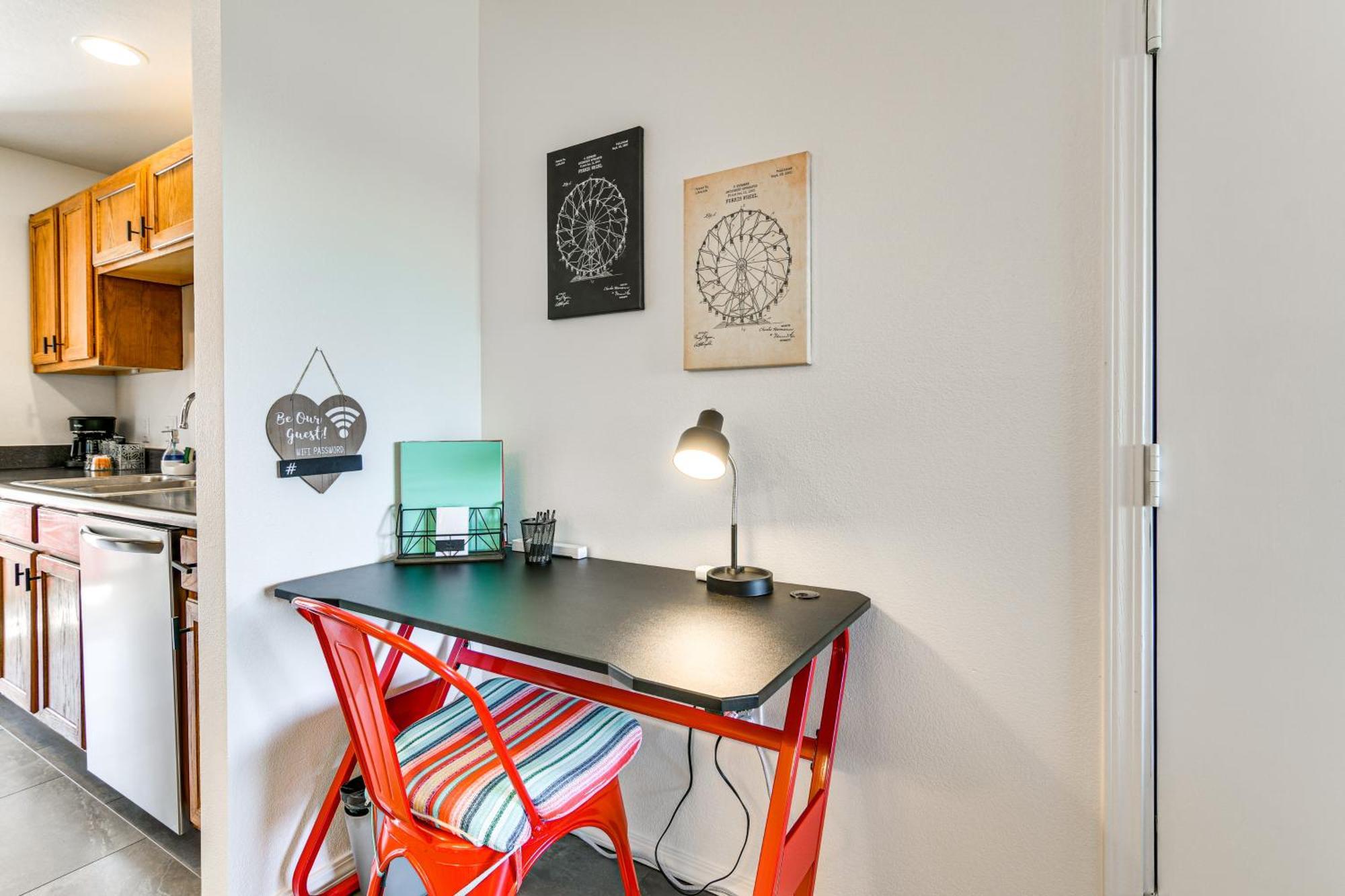 Retreat With Balcony Near Silver Dollar *