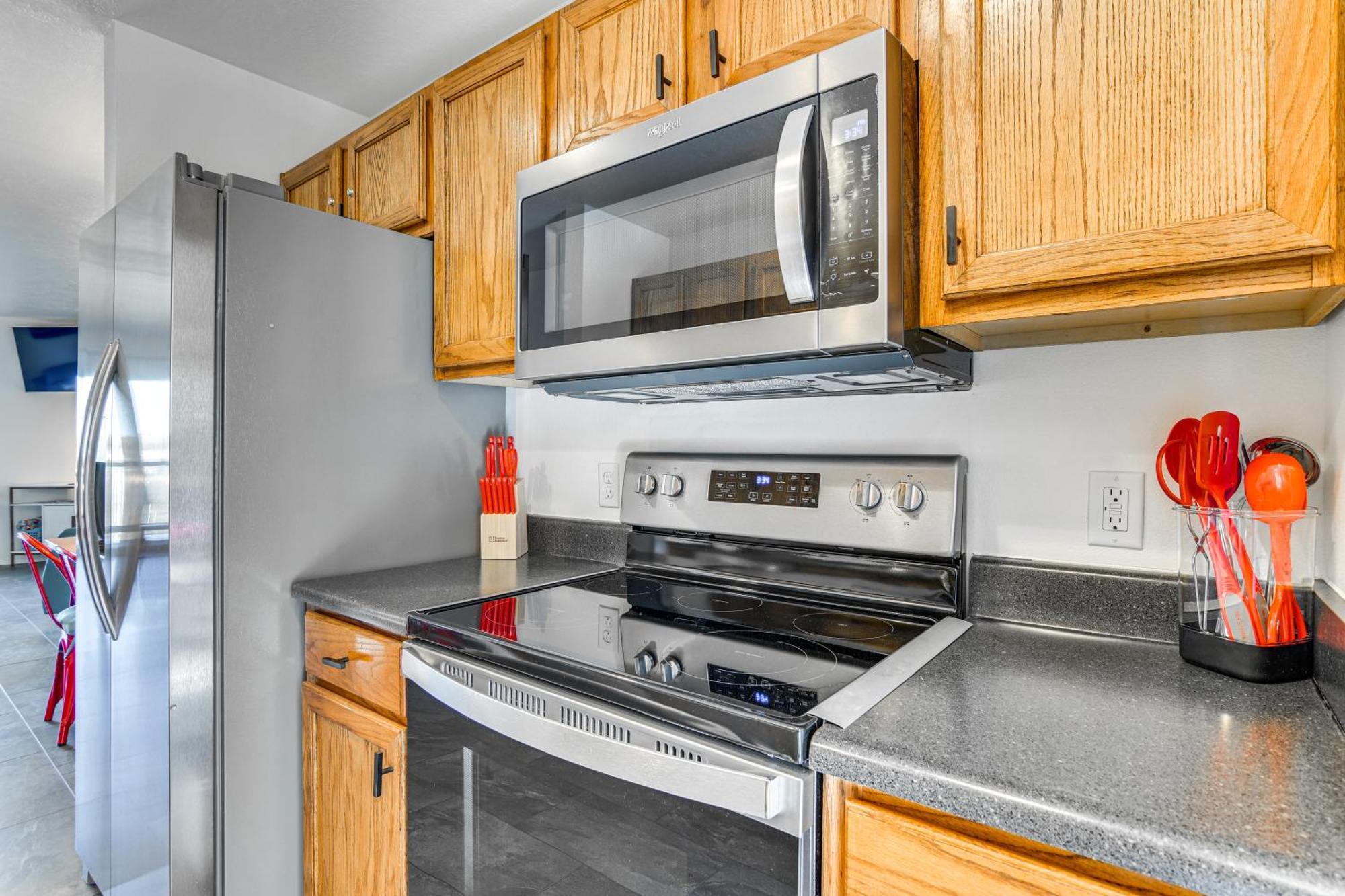 Retreat With Balcony Near Silver Dollar