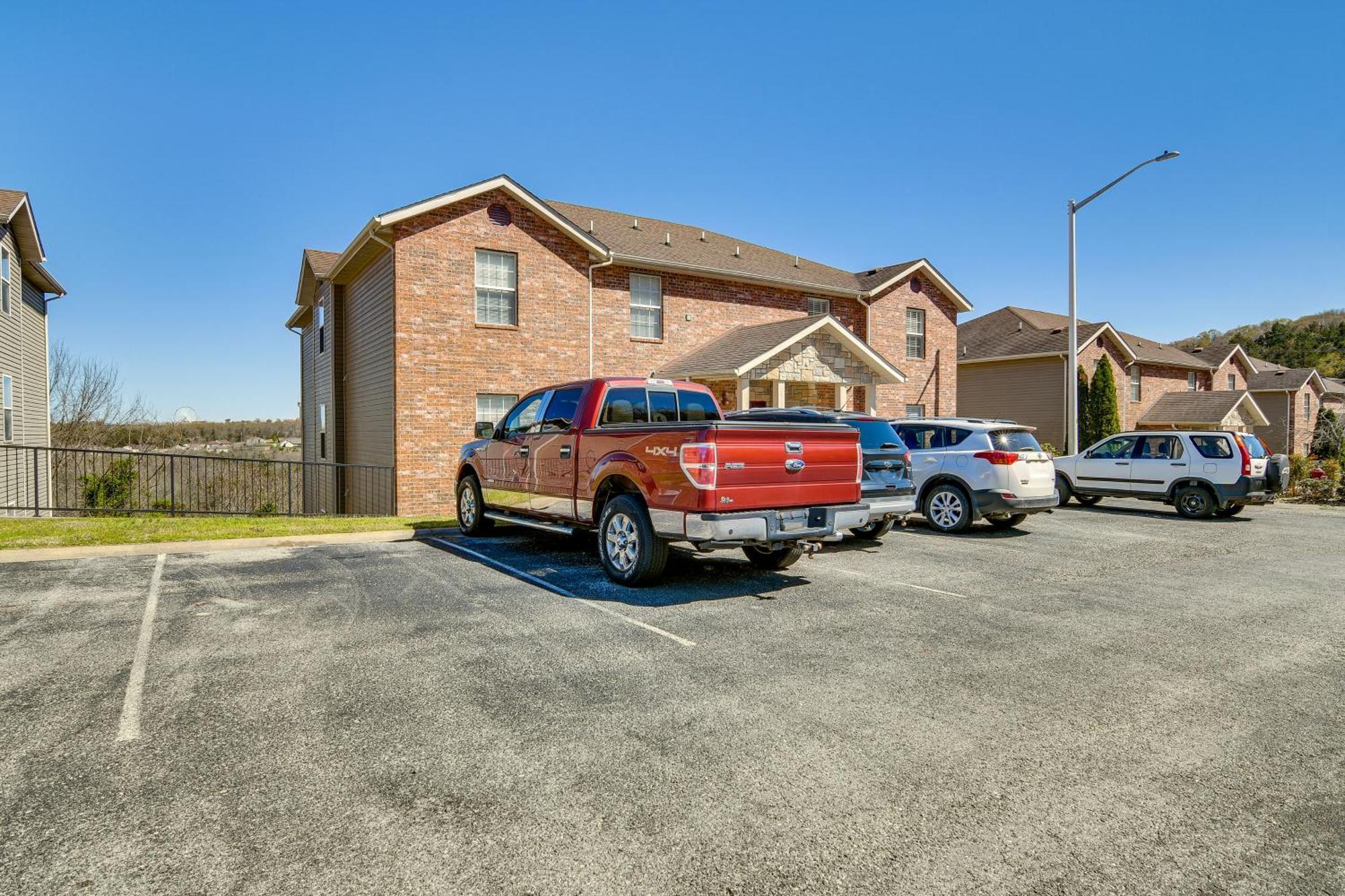 Retreat With Balcony Near Silver Dollar *