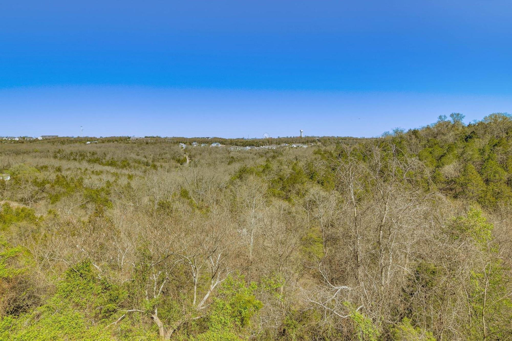 Retreat With Balcony Near Silver Dollar *