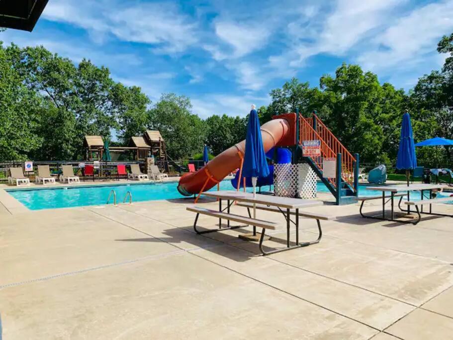 The Fish-amazing Views-sleeps 24-indoor-outdoor Pools * Branson