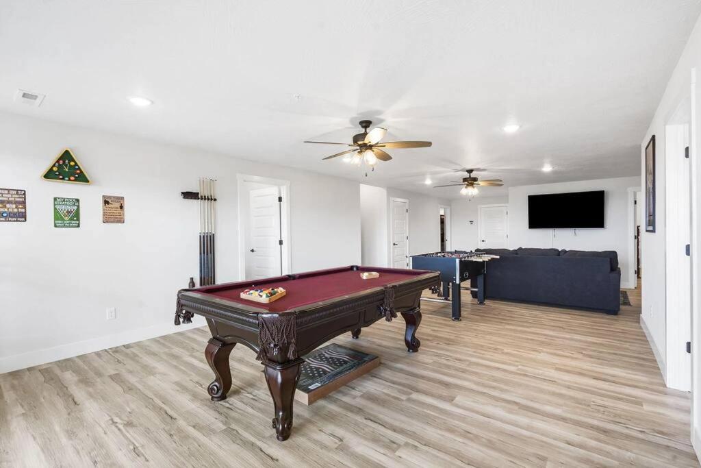 The Fish-amazing Views-sleeps 24-indoor-outdoor Pools *
