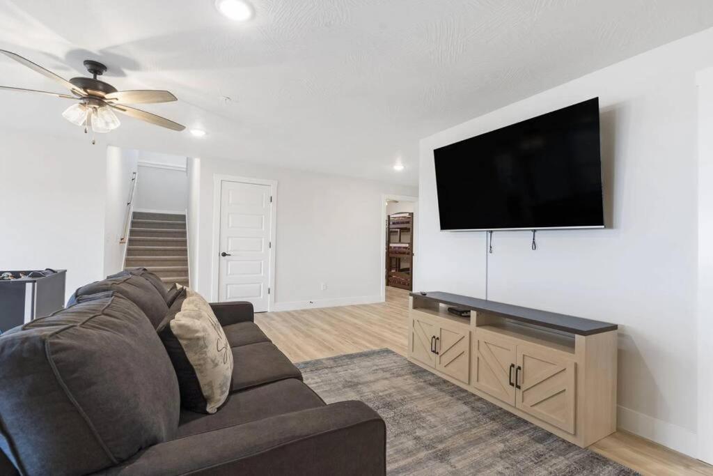 The Fish-amazing Views-sleeps 24-indoor-outdoor Pools