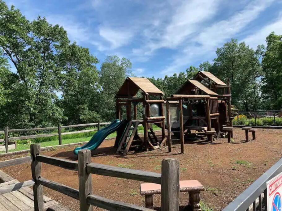 The Fish-amazing Views-sleeps 24-indoor-outdoor Pools * Branson