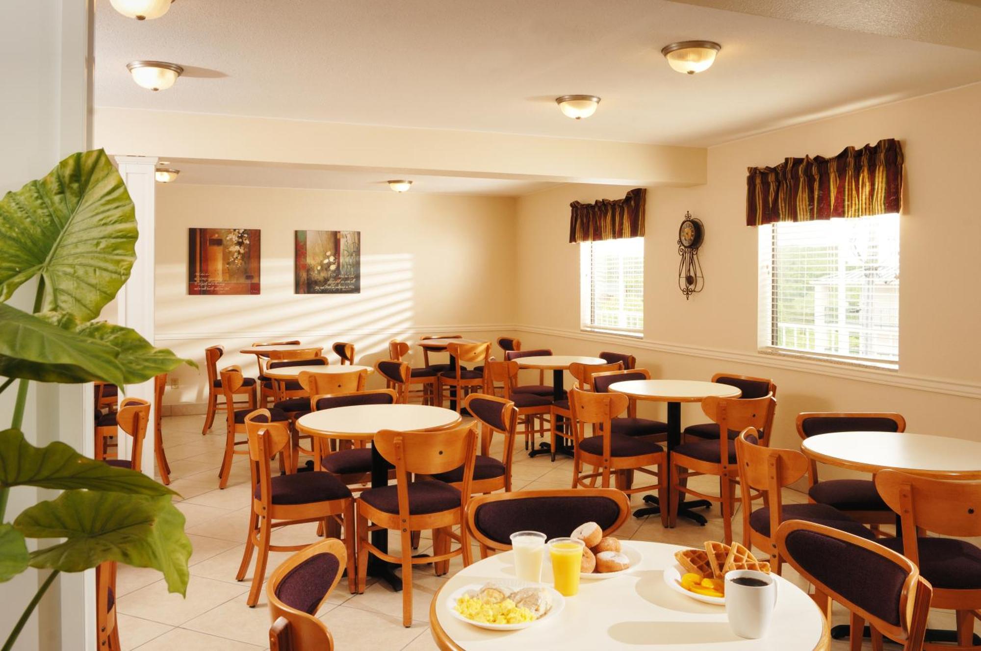 Whispering Hills Motel