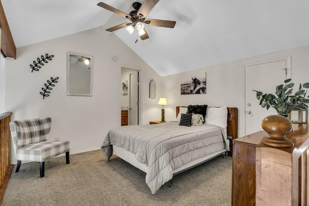 Apartment Fall Creek Near The Strip!