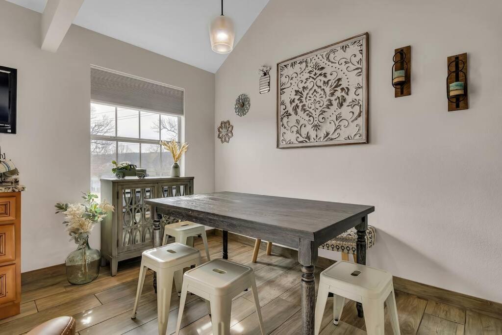 Apartment Fall Creek Near The Strip! *