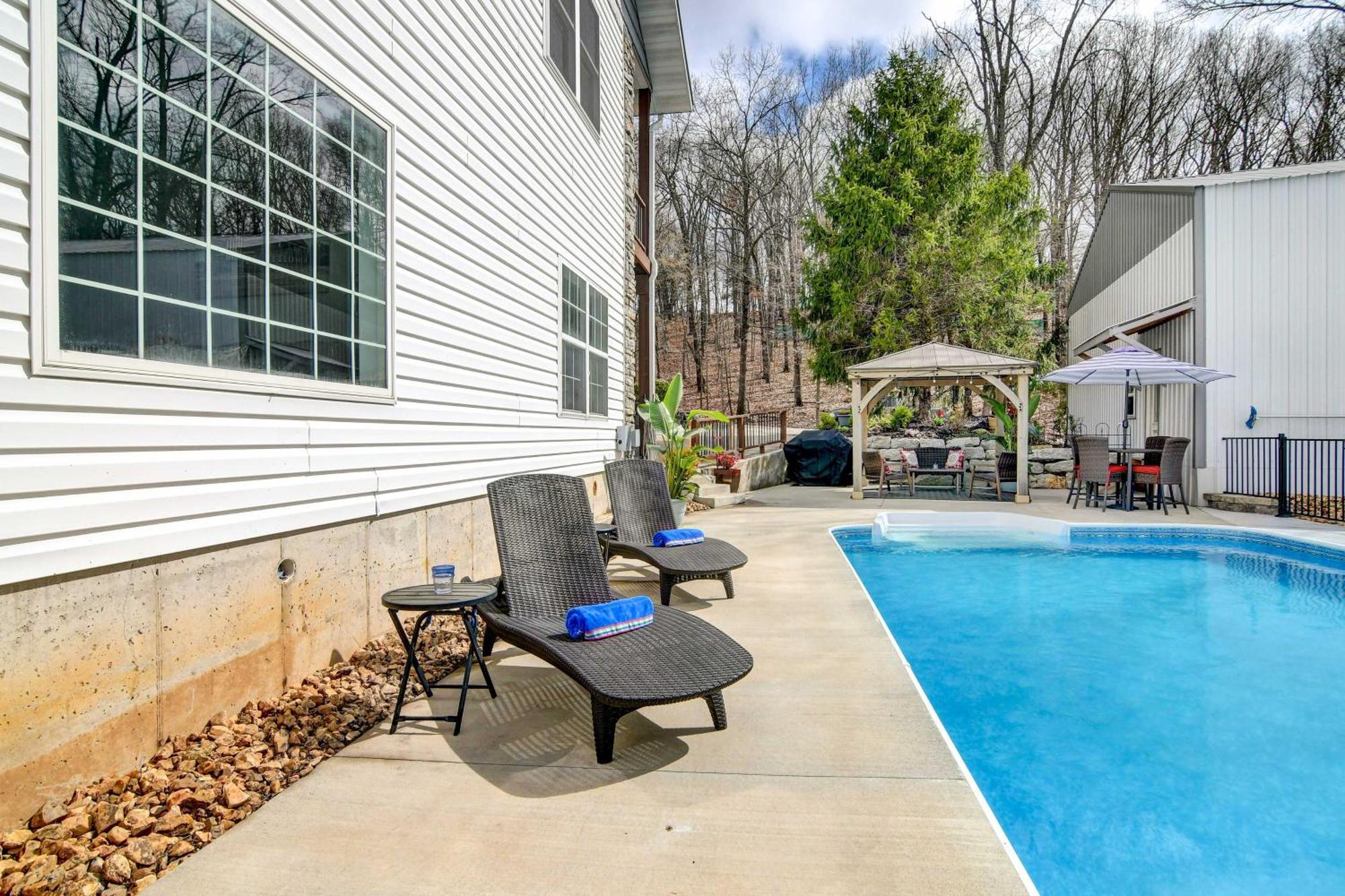 Holiday home Secluded Escape With Pool And Game Room! Branson