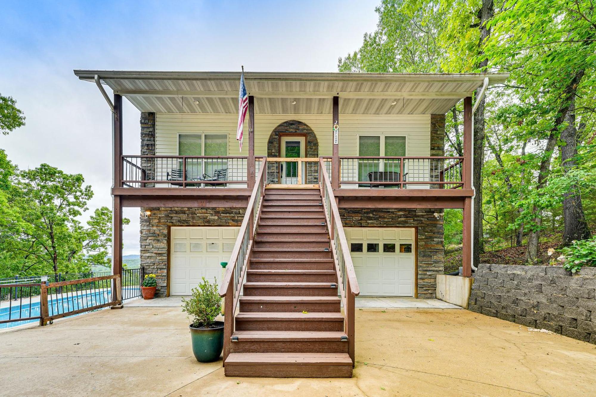 Holiday home Secluded Escape With Pool And Game Room!