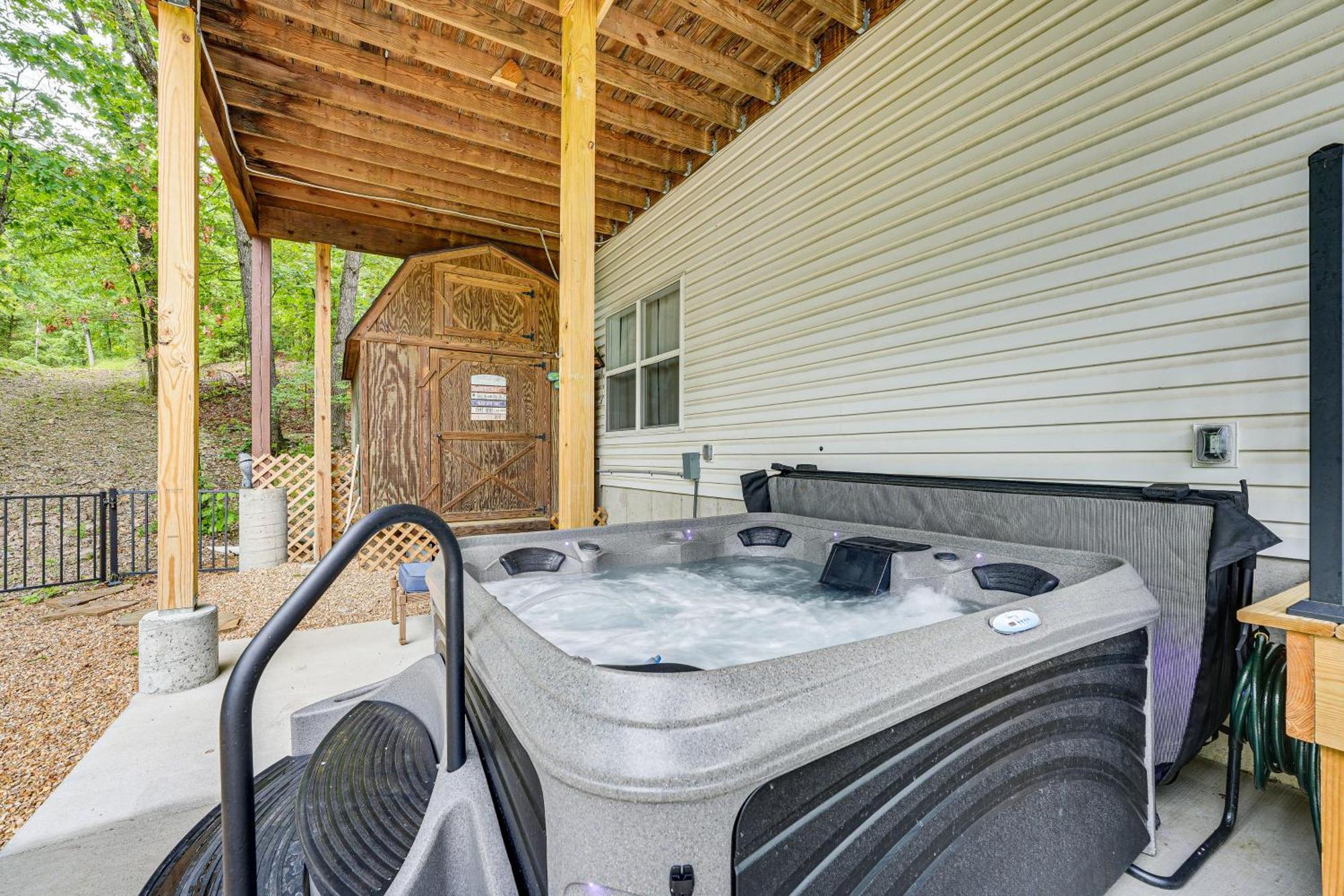 Holiday home Secluded Escape With Pool And Game Room!