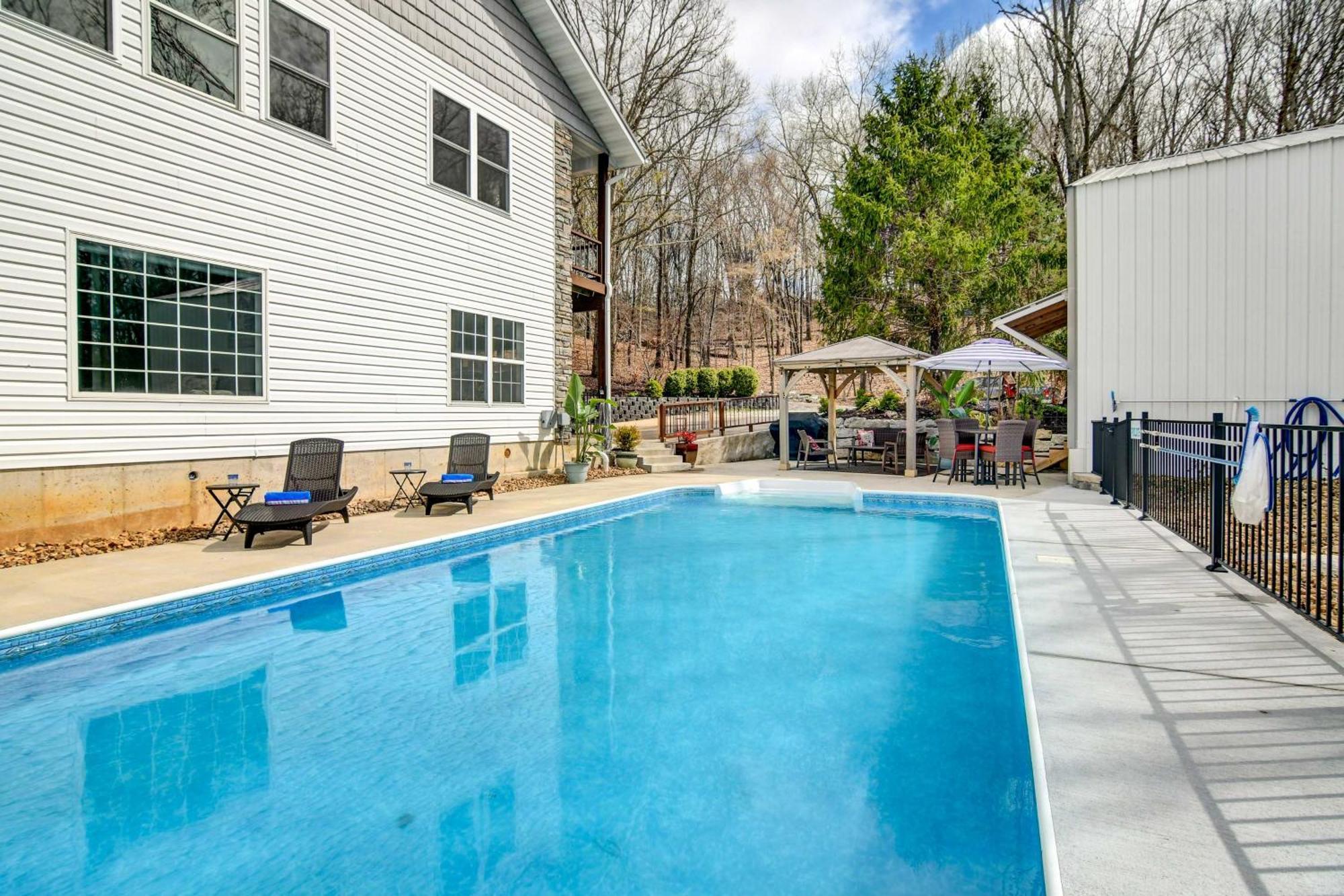 Holiday home Secluded Escape With Pool And Game Room! Branson