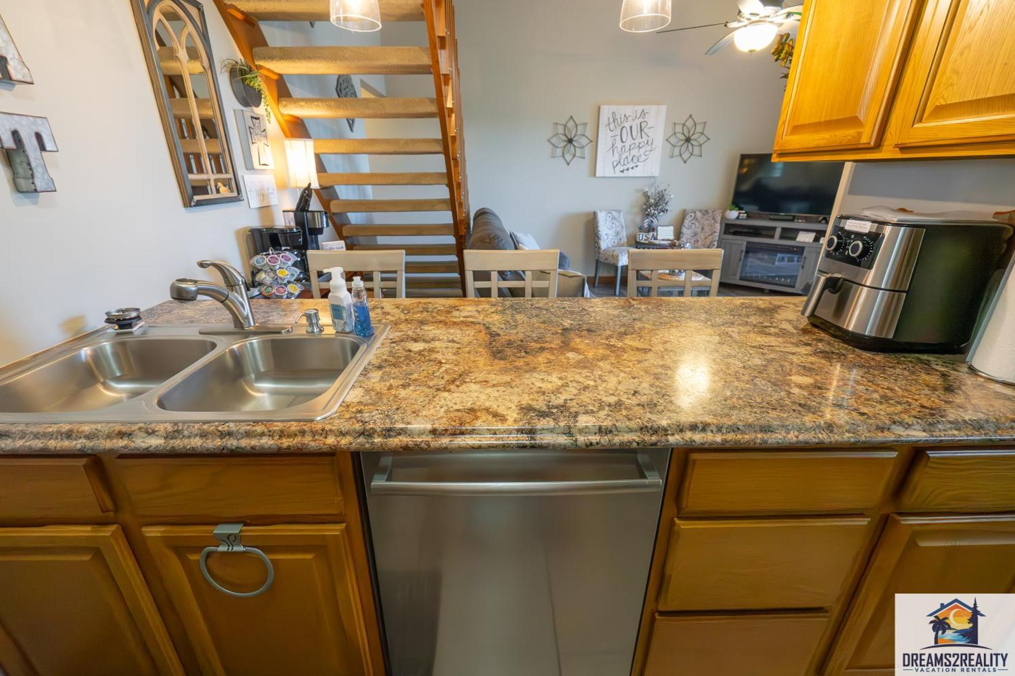Lake View! Walk-in 3 Bedroom - Outdoor Pool - Free Tickets Included - Trh6-6
