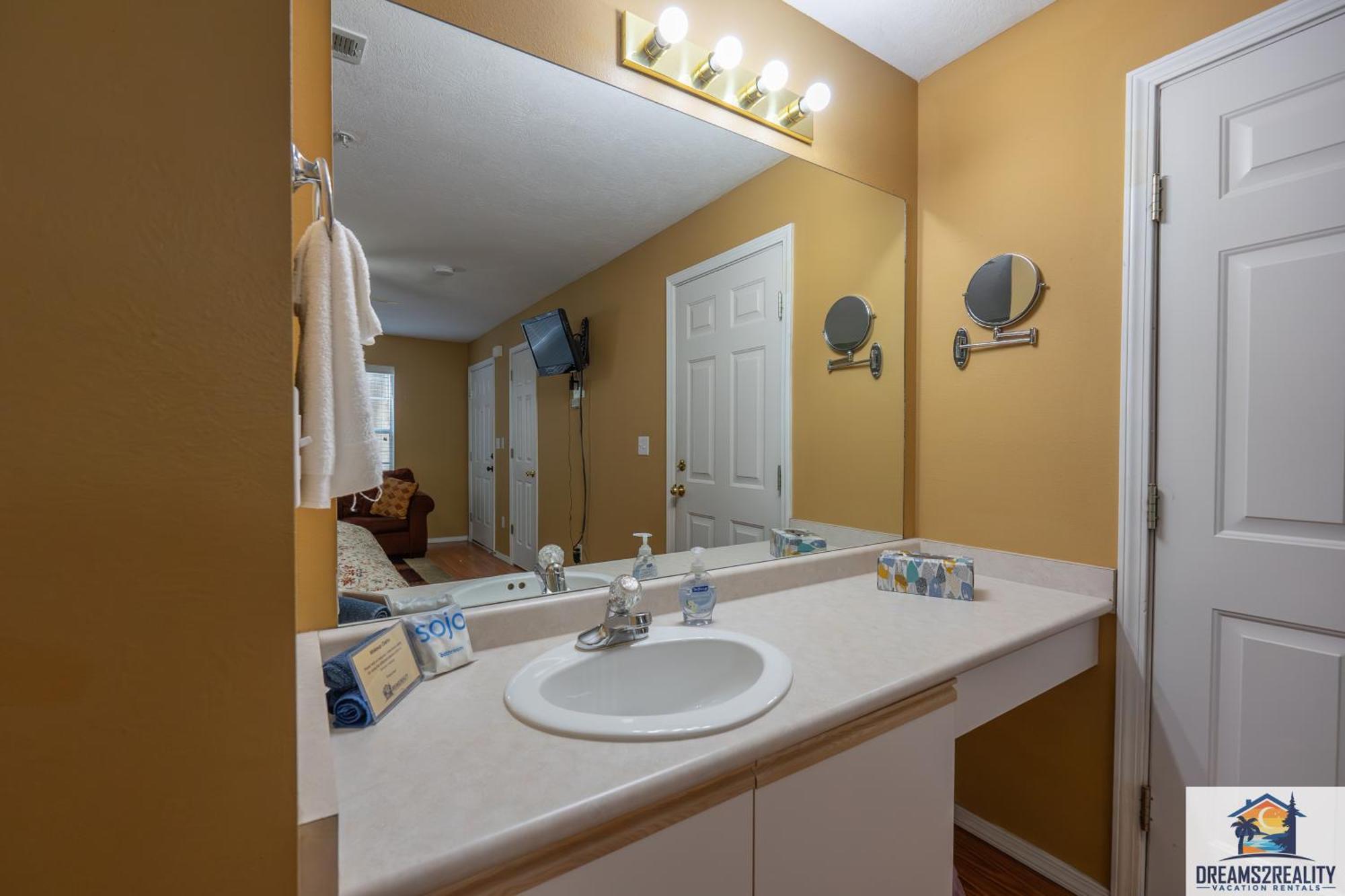 2br - King Beds - Near The 76 Strip - Free Tickets Included - Ch1-1 Branson