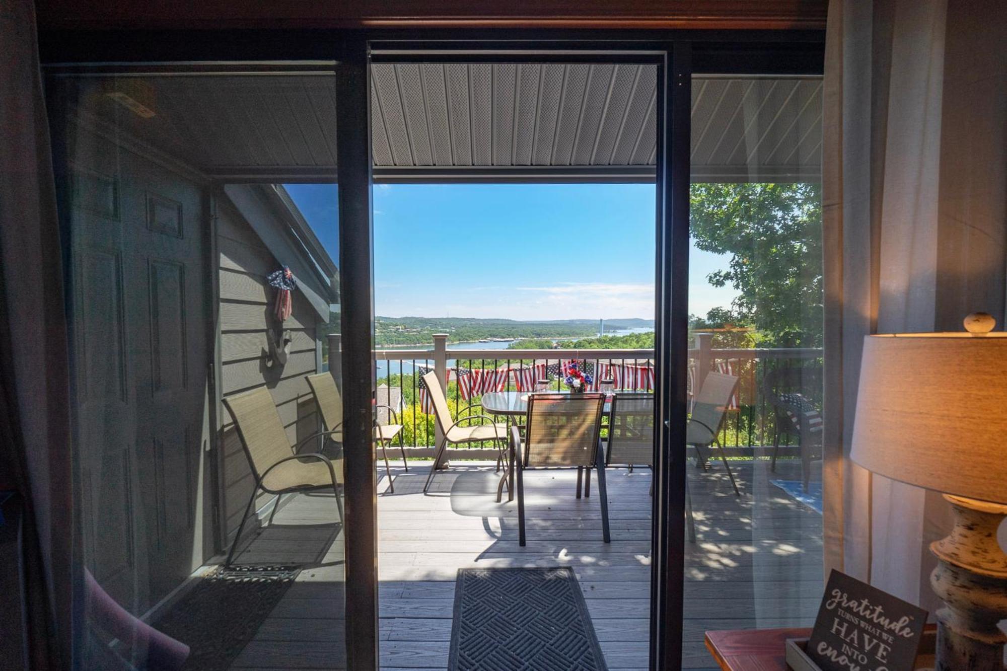 Lake View! Walk-in 3 Bedroom - Outdoor Pool - Free Tickets Included - Trh6-6 Branson