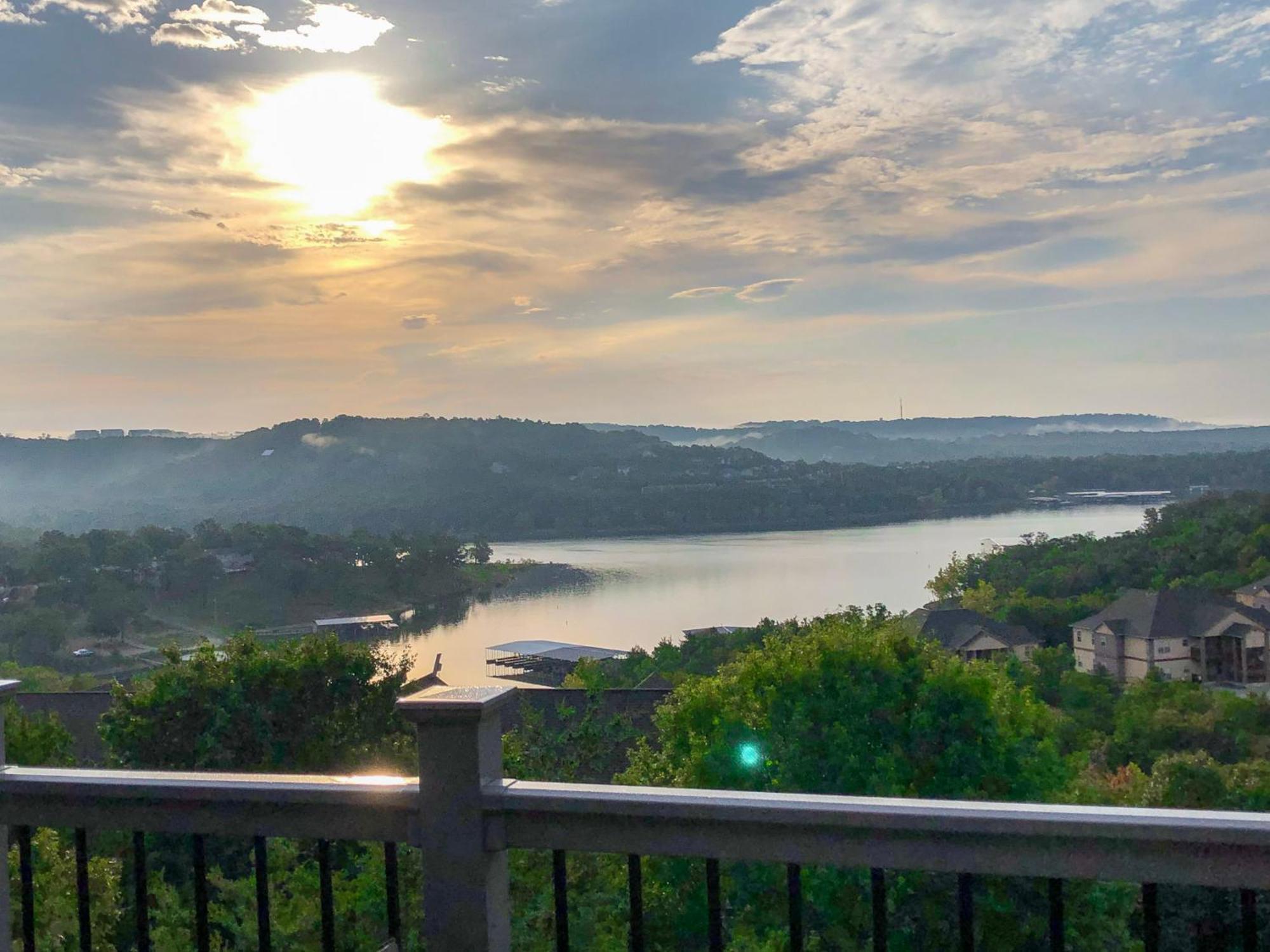 Lake View! Walk-in 3 Bedroom - Outdoor Pool - Free Tickets Included - Trh6-6 Holiday home Branson