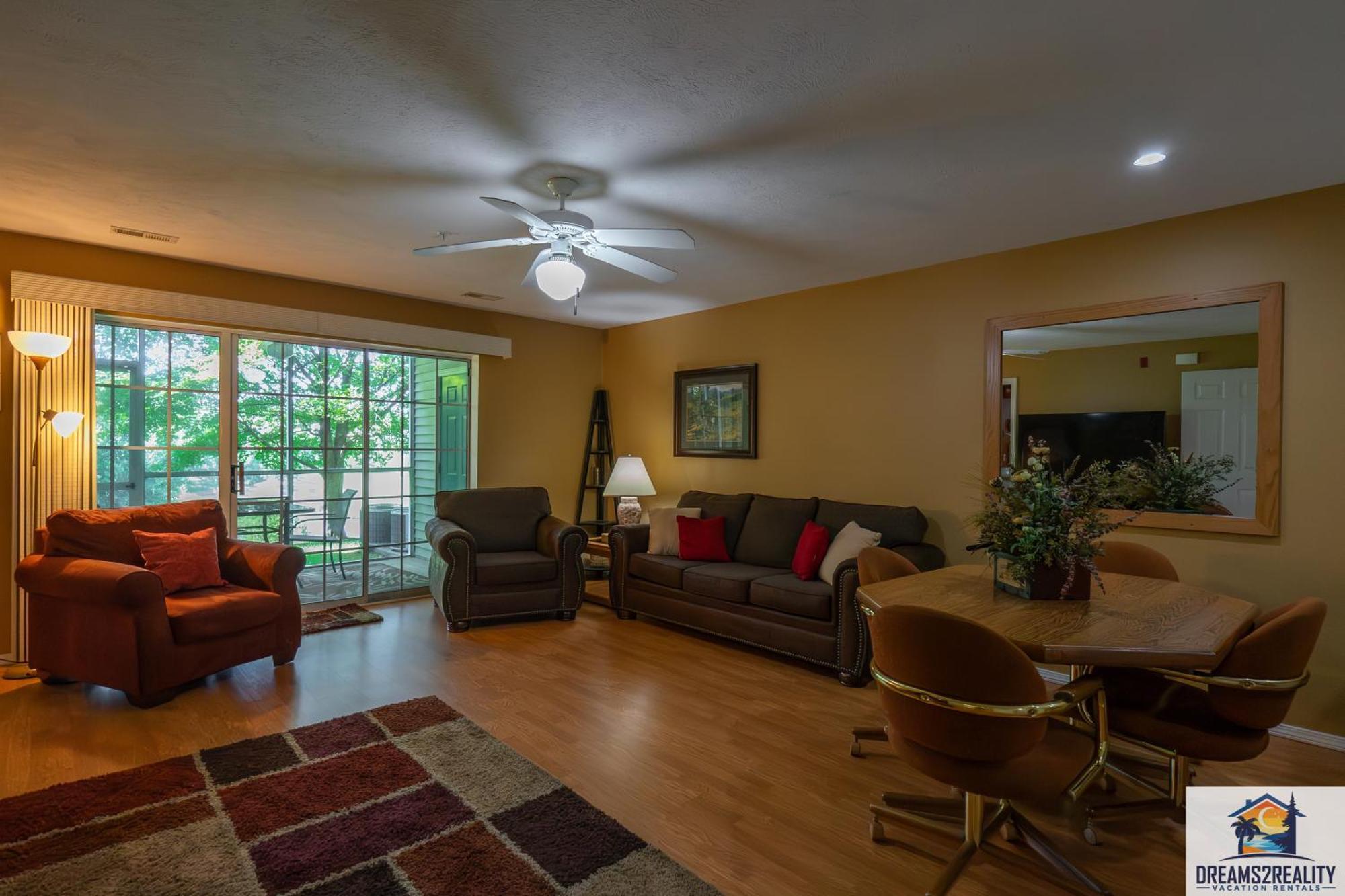 2br - King Beds - Near The 76 Strip - Free Tickets Included - Ch1-1 * Branson