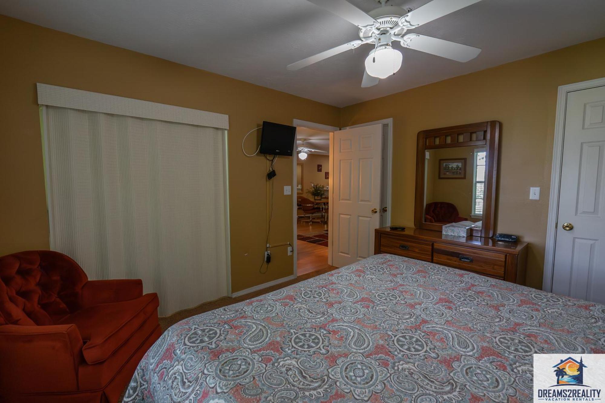 Holiday home 2br - King Beds - Near The 76 Strip - Free Tickets Included - Ch1-1 Branson