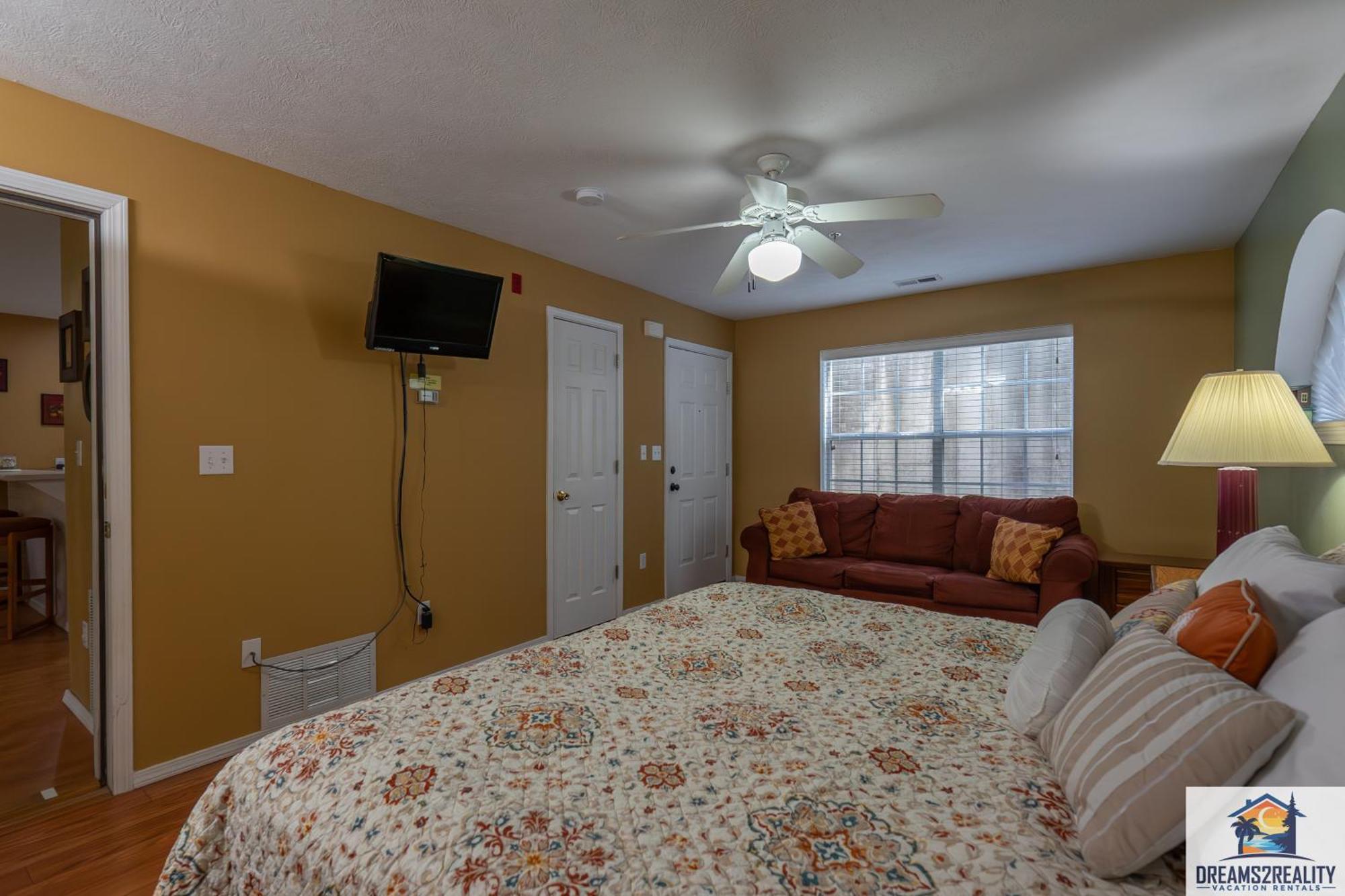 Holiday home 2br - King Beds - Near The 76 Strip - Free Tickets Included - Ch1-1 Branson