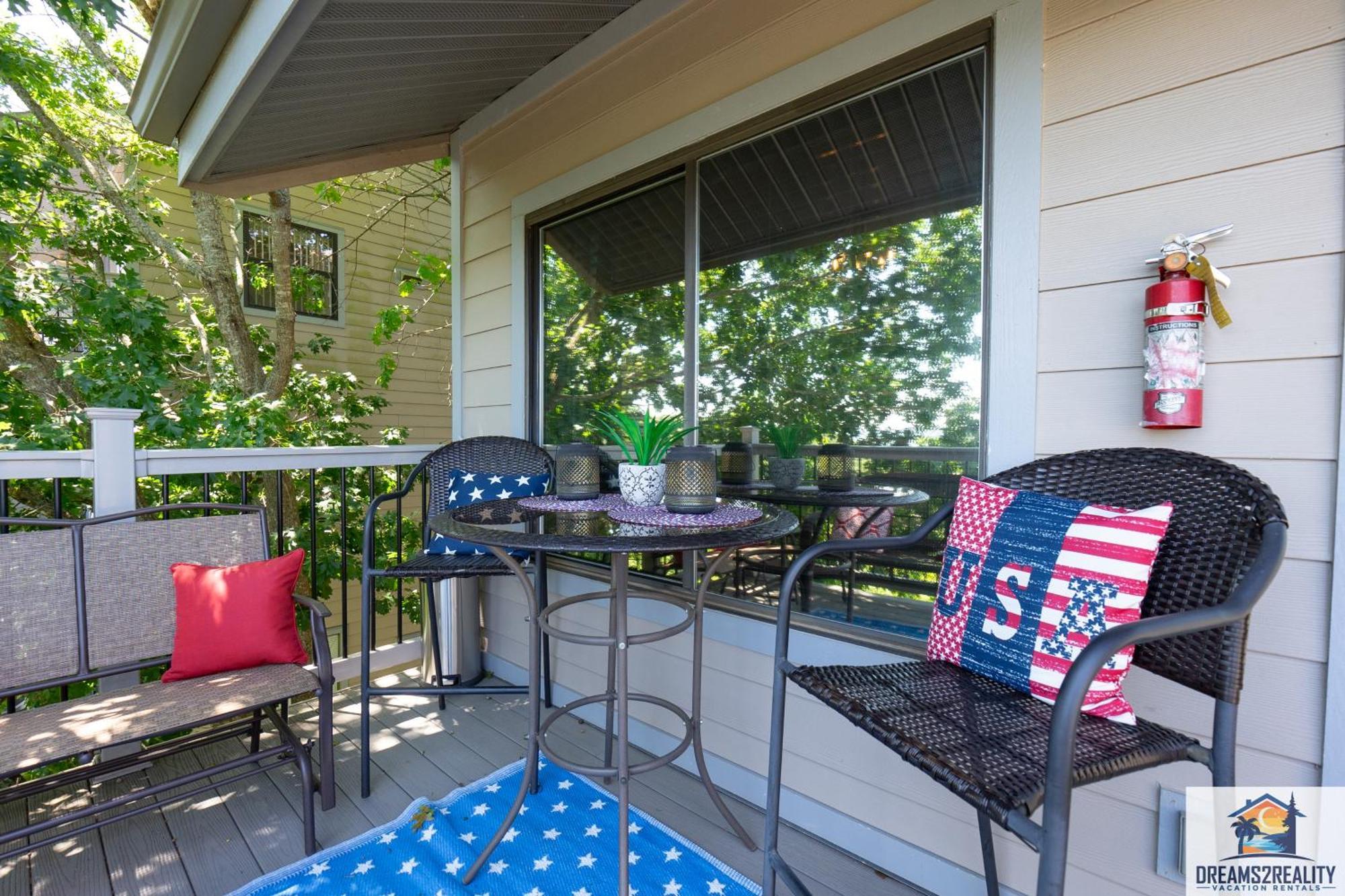 Lake View! Walk-in 3 Bedroom - Outdoor Pool - Free Tickets Included - Trh6-6 * Branson