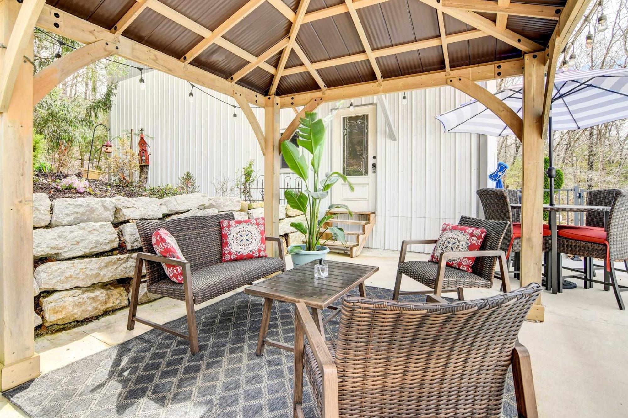 Holiday home Secluded Escape With Pool And Game Room!