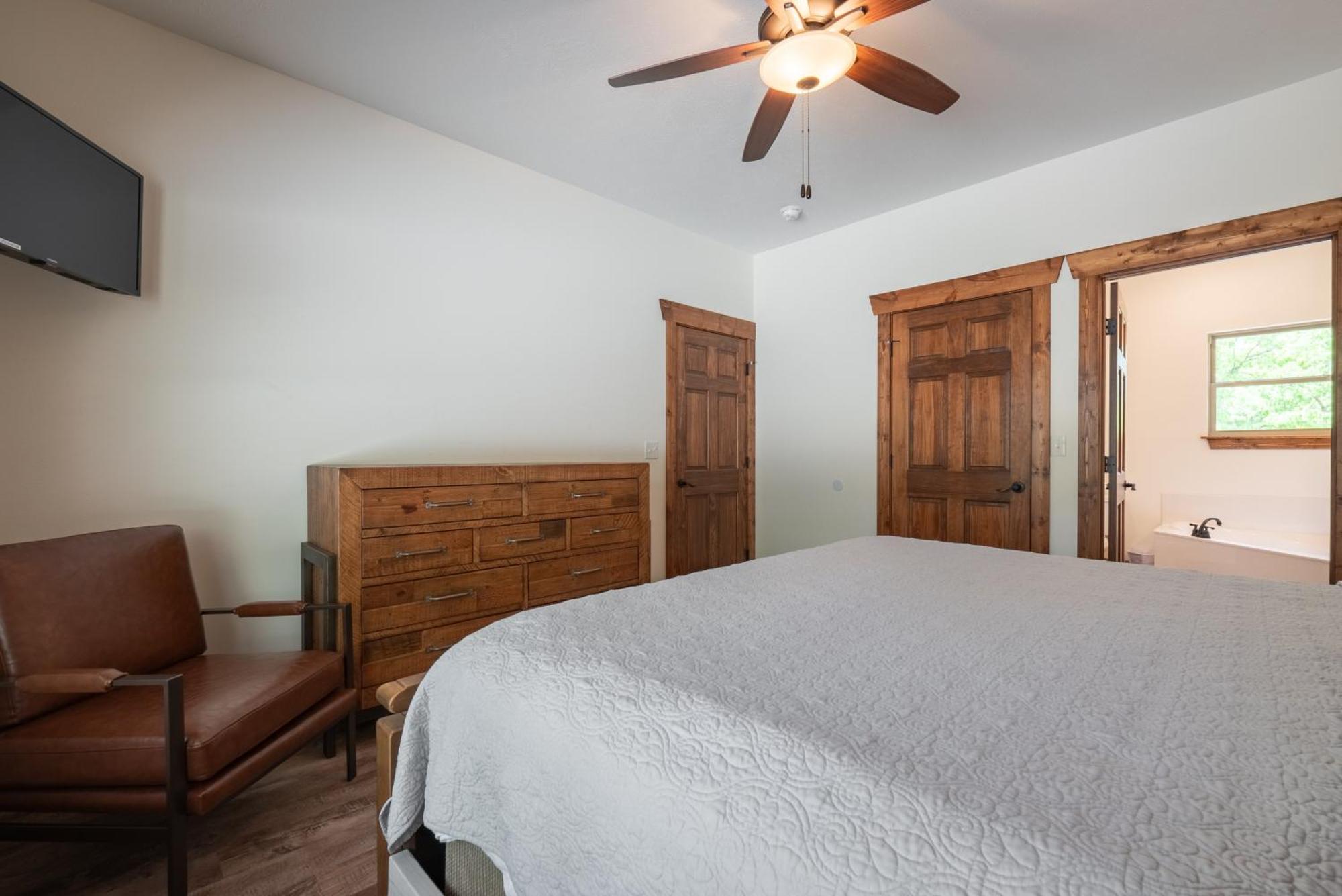 3br Walk-in Near Silver Dollar - Game - Pool - Free Tickets Included - Rr93a * Branson