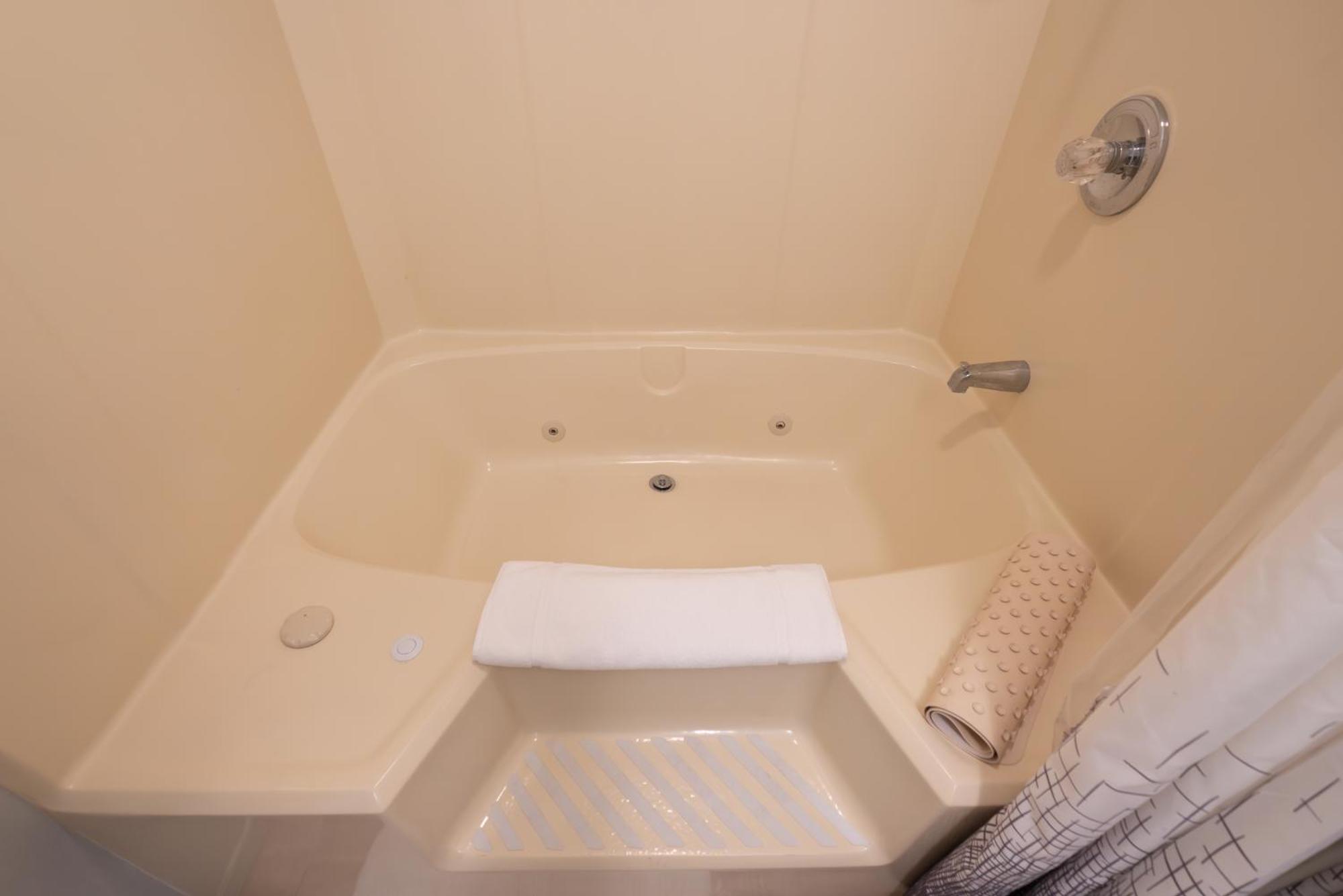 Apartment Couples Retreat - Jetted Tub - Near The Strip - Free Activities Included - Fc12-3 Branson