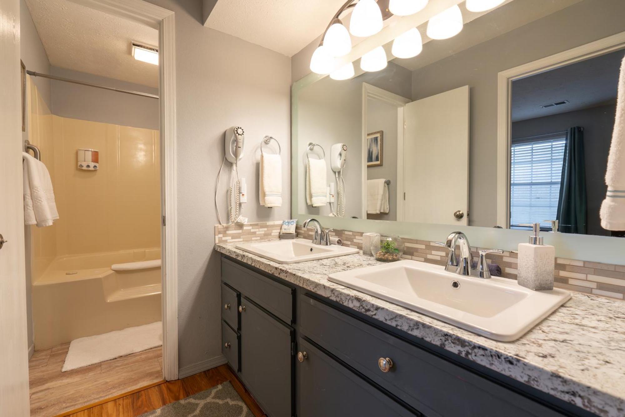 Couples Retreat - Jetted Tub - Near The Strip - Free Activities Included - Fc12-3 Branson
