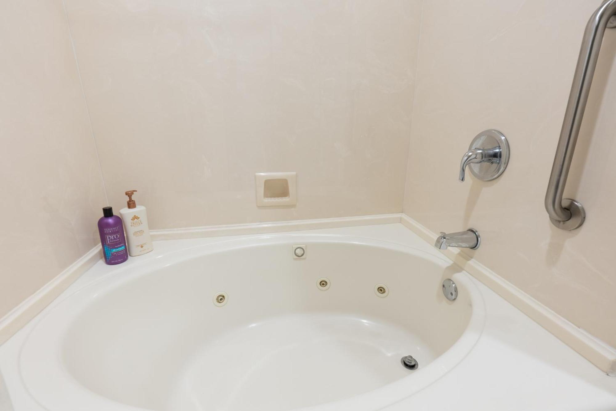 Golf View - Elevator Accessible - Center Of - Free Tickets Included - Rl8-11a Holiday home Branson