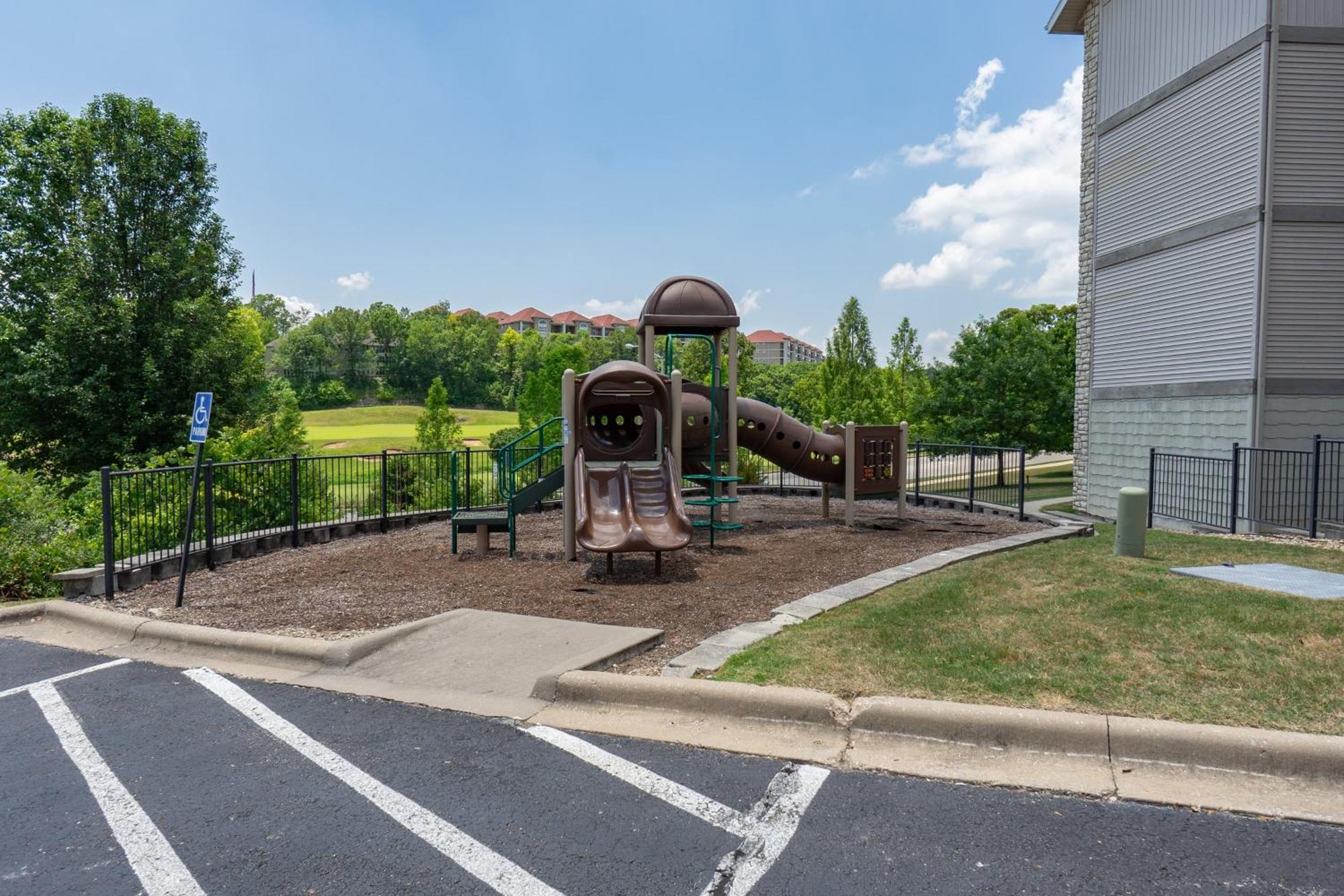 Golf View - Elevator Accessible - Center Of - Free Tickets Included - Rl8-11a Holiday home Branson