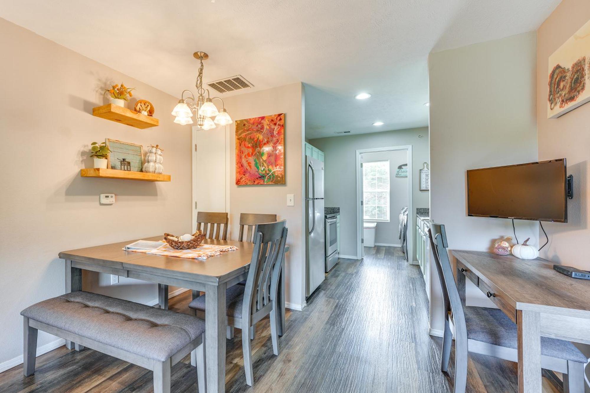Apartment With Mountain-view Deck, Pool Access Branson