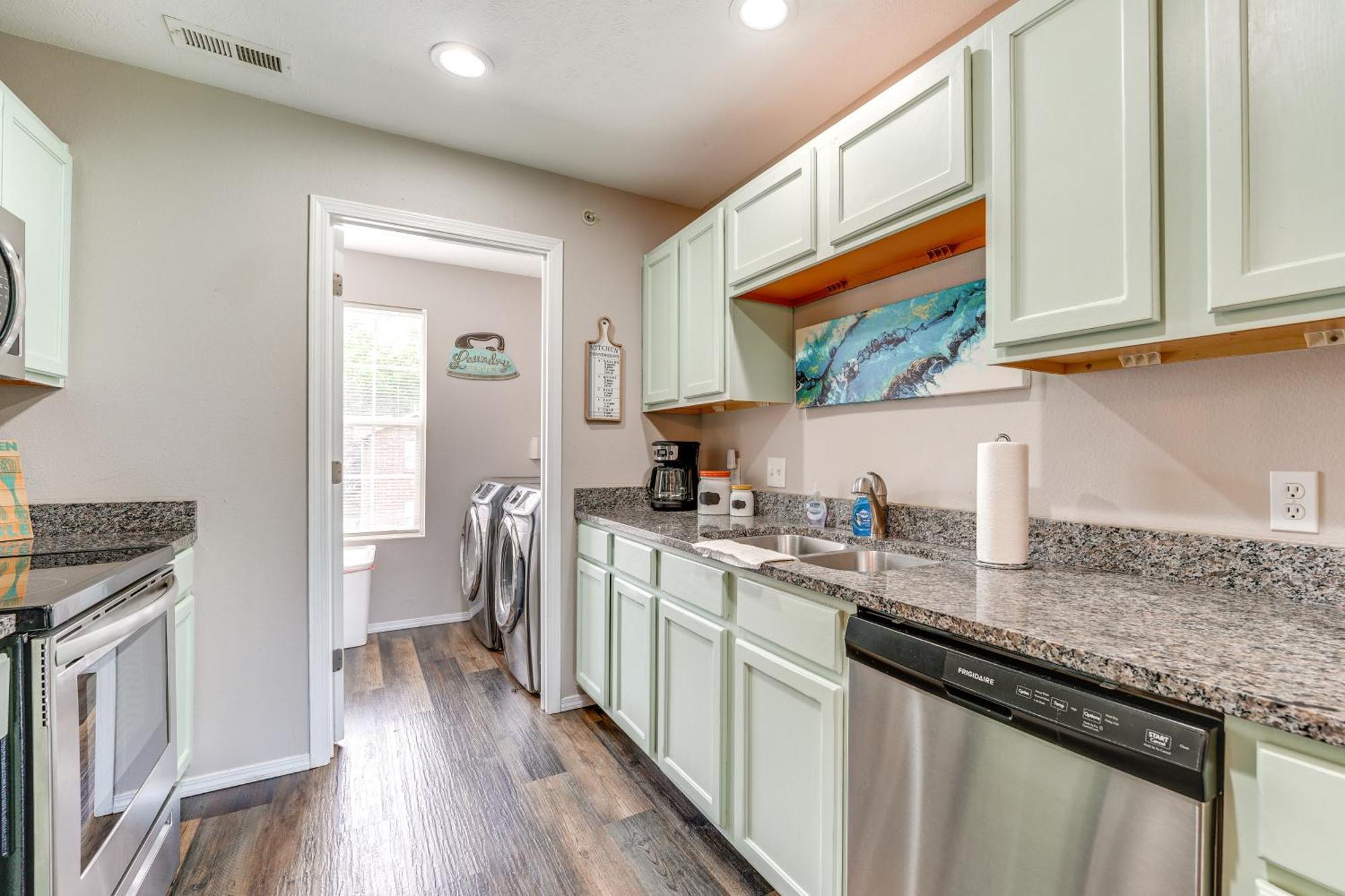 With Mountain-view Deck, Pool Access Apartment