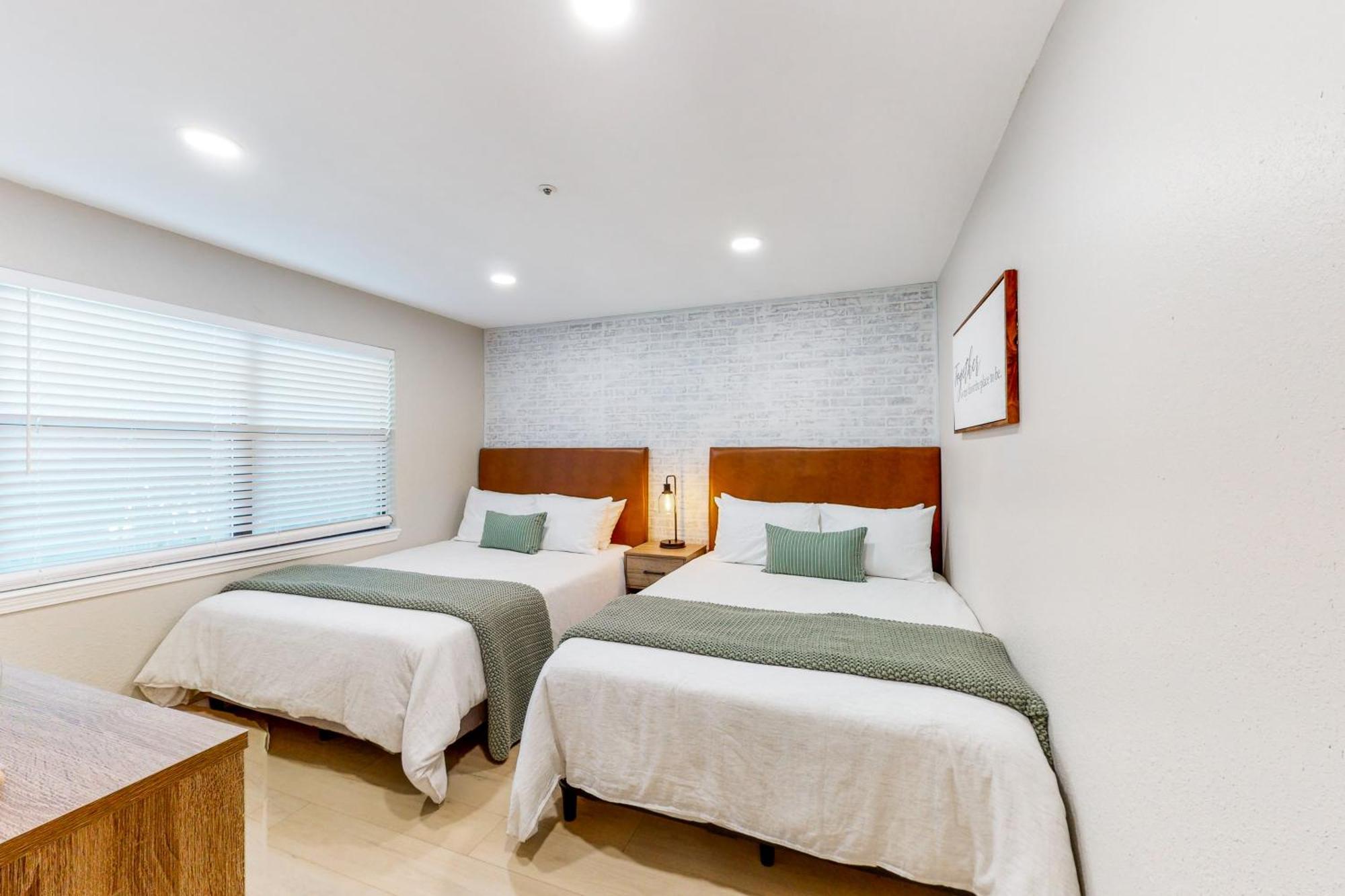Lofty Retreat & Paradise Pointe *