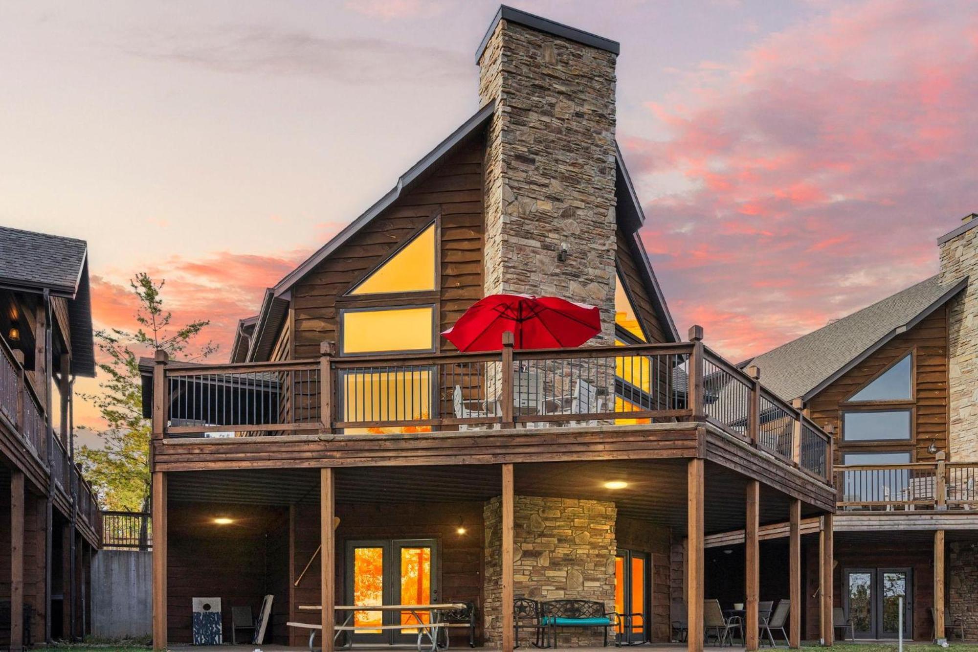 Atta Buoy - Lakefront Holiday home