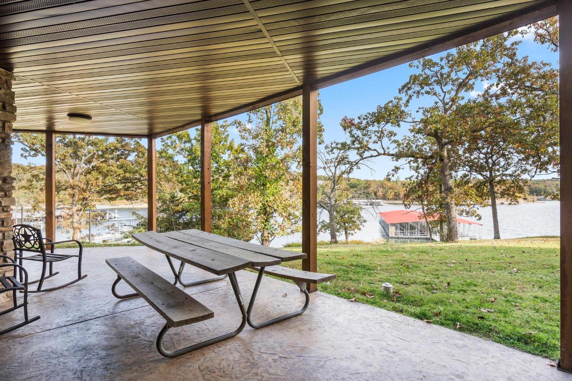 Holiday home Atta Buoy - Lakefront *
