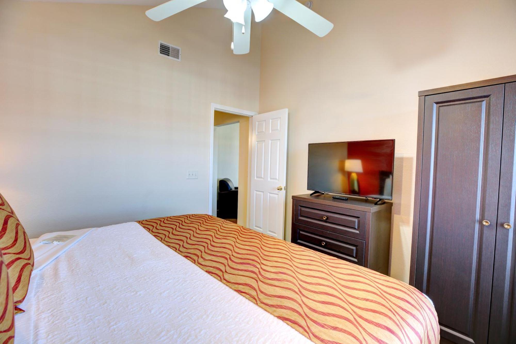 Grand Crowne 4* Branson