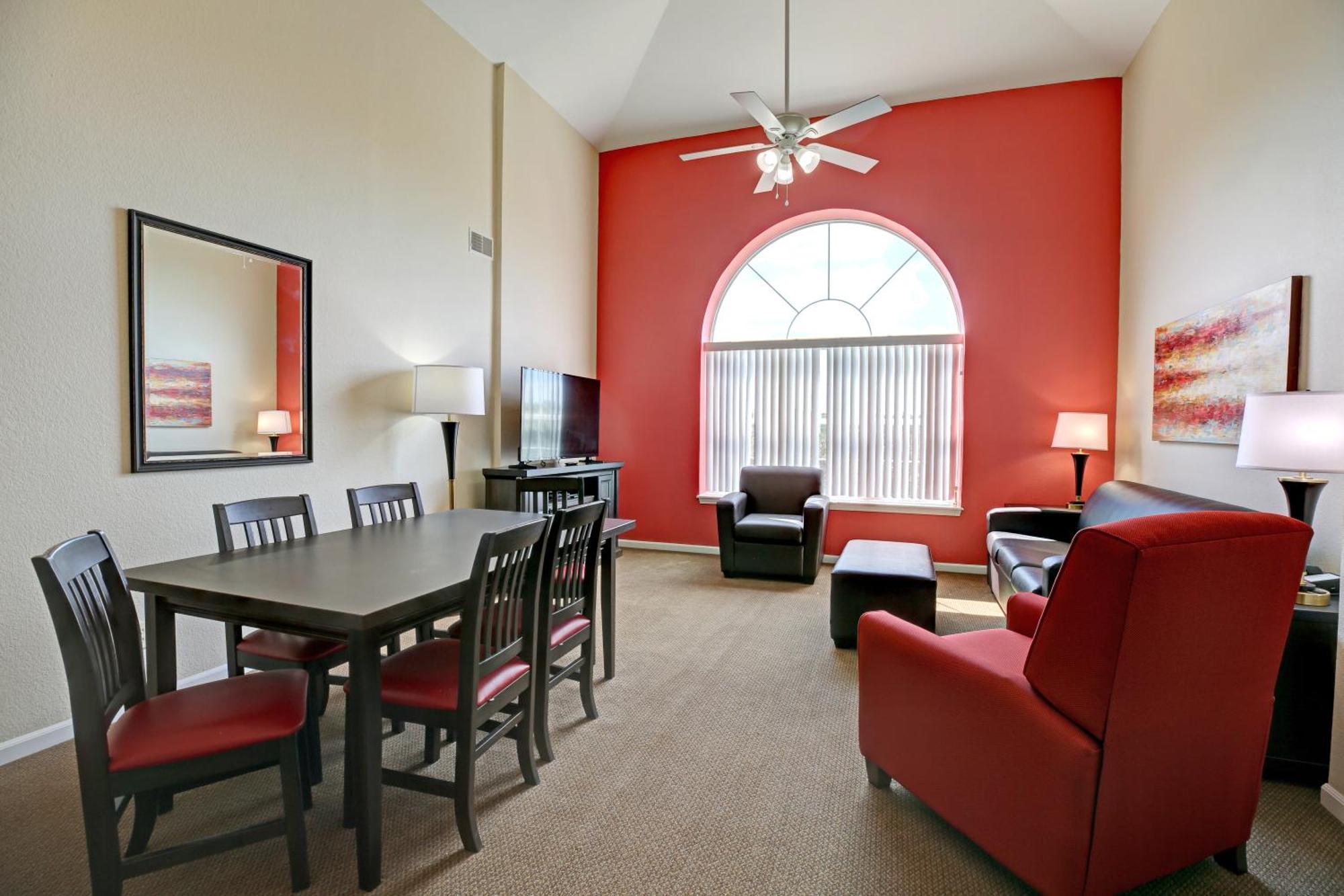 Grand Crowne Hotel