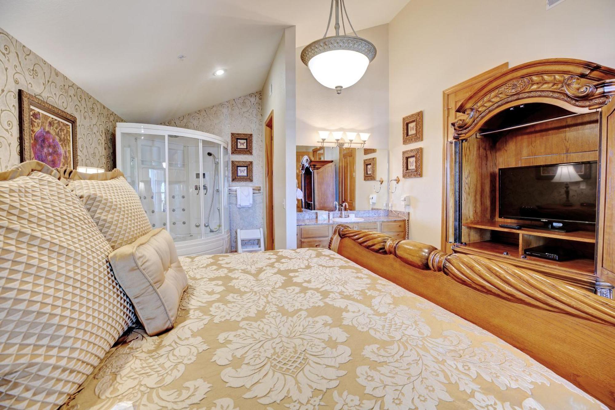 Grand Crowne Hotel 4*