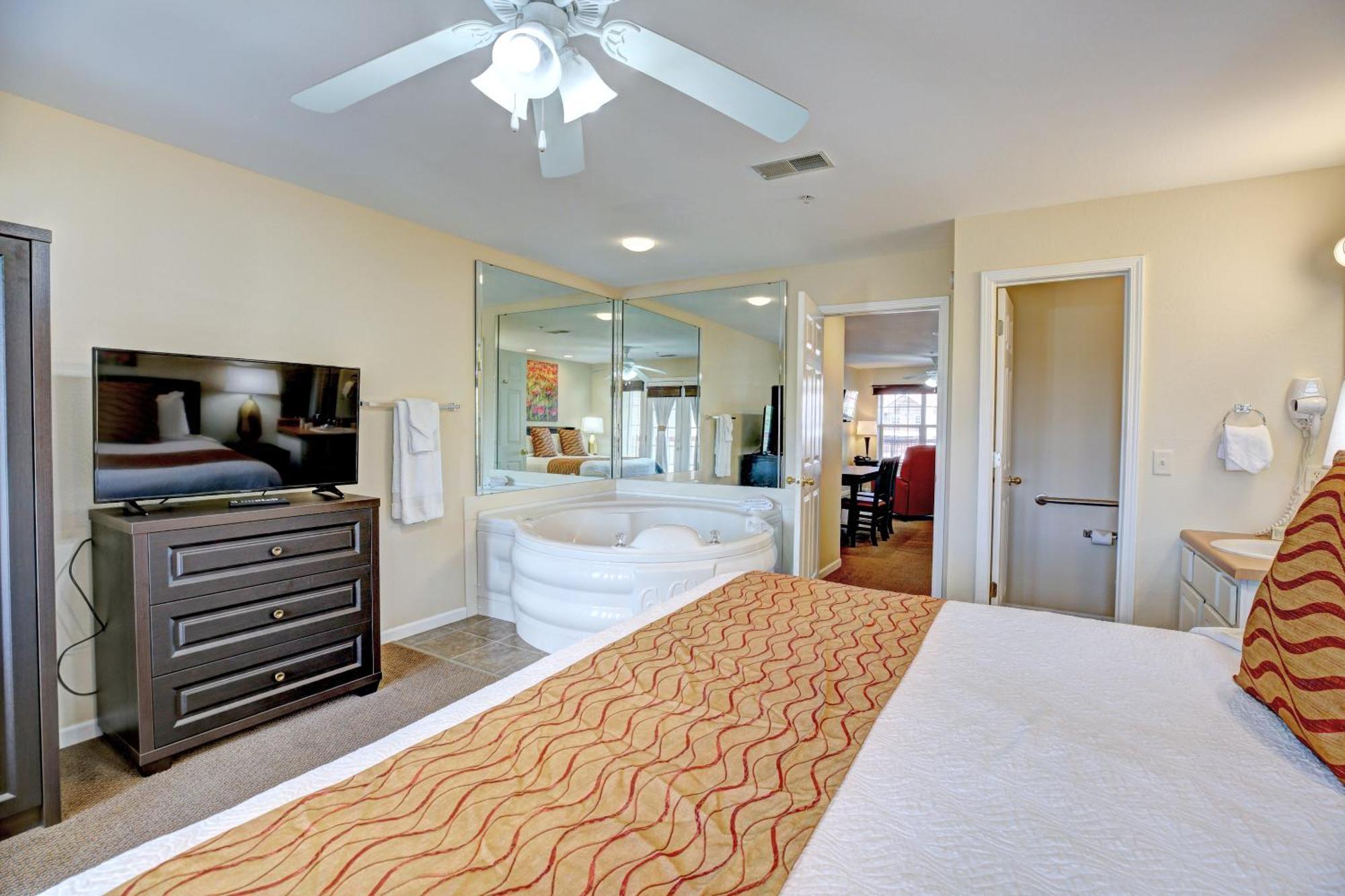 Grand Crowne Hotel 4*