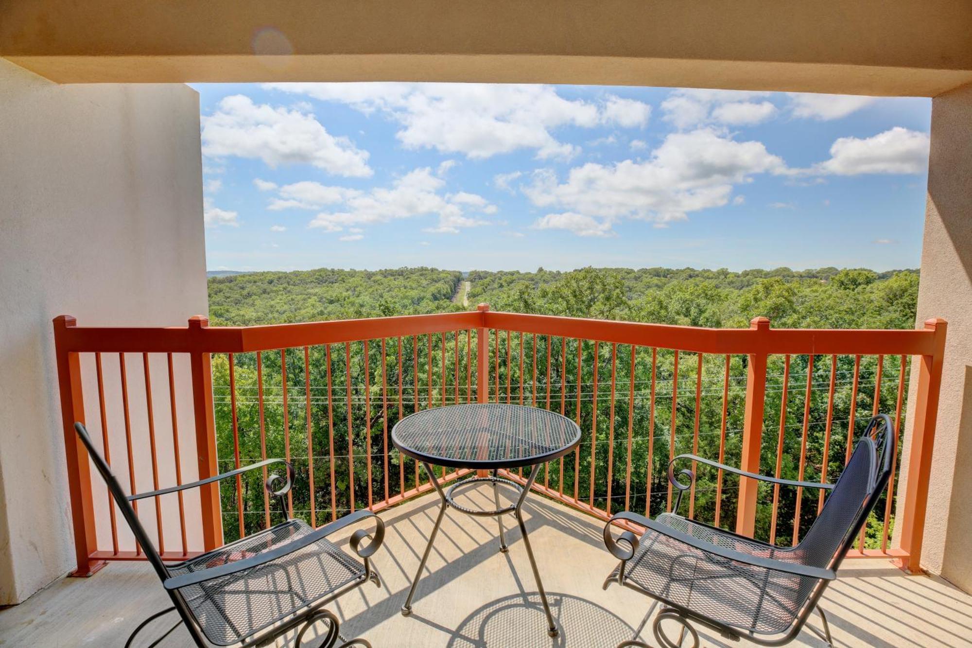 Grand Crowne Hotel 4*