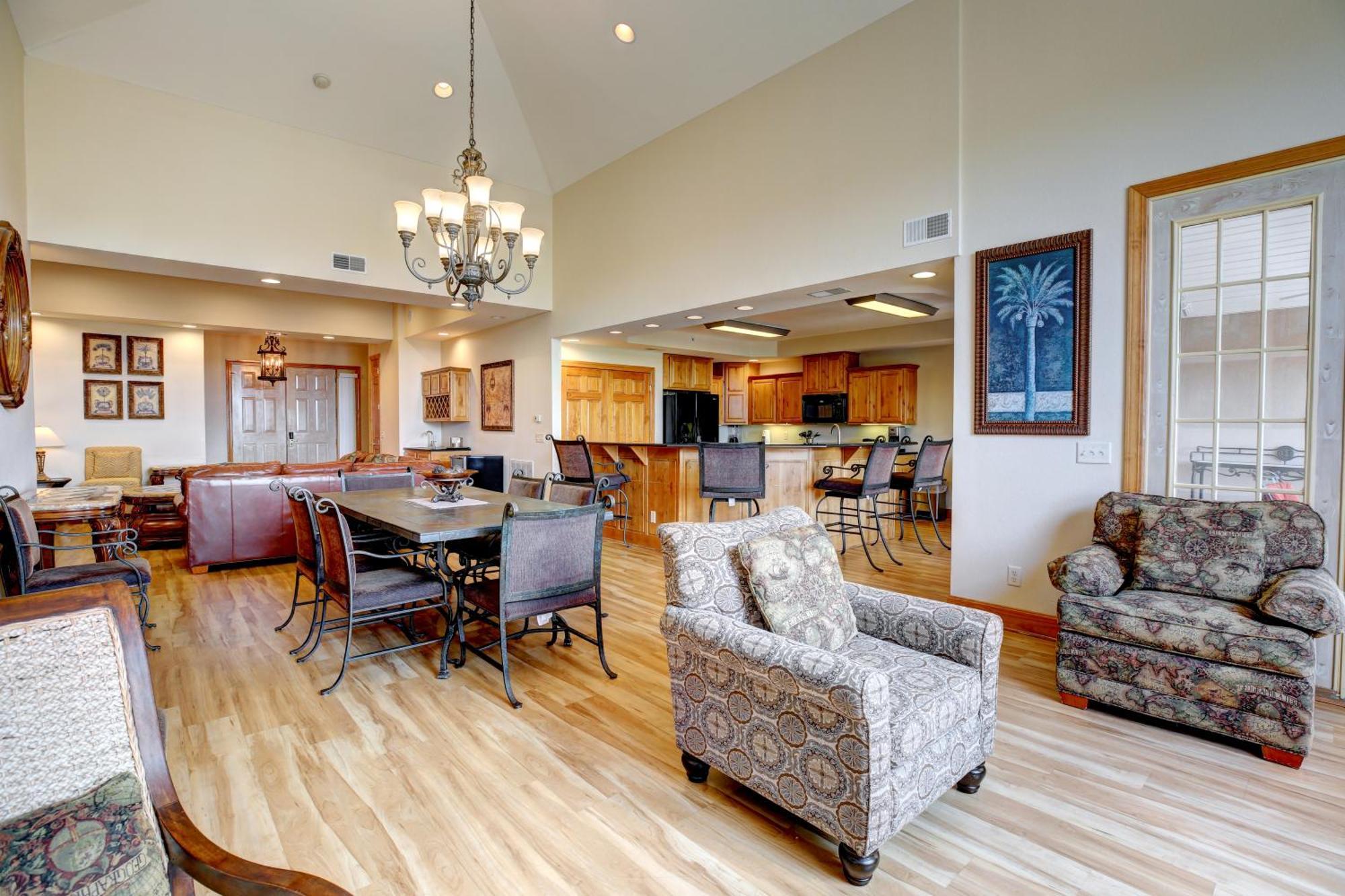 Grand Crowne 4* Branson
