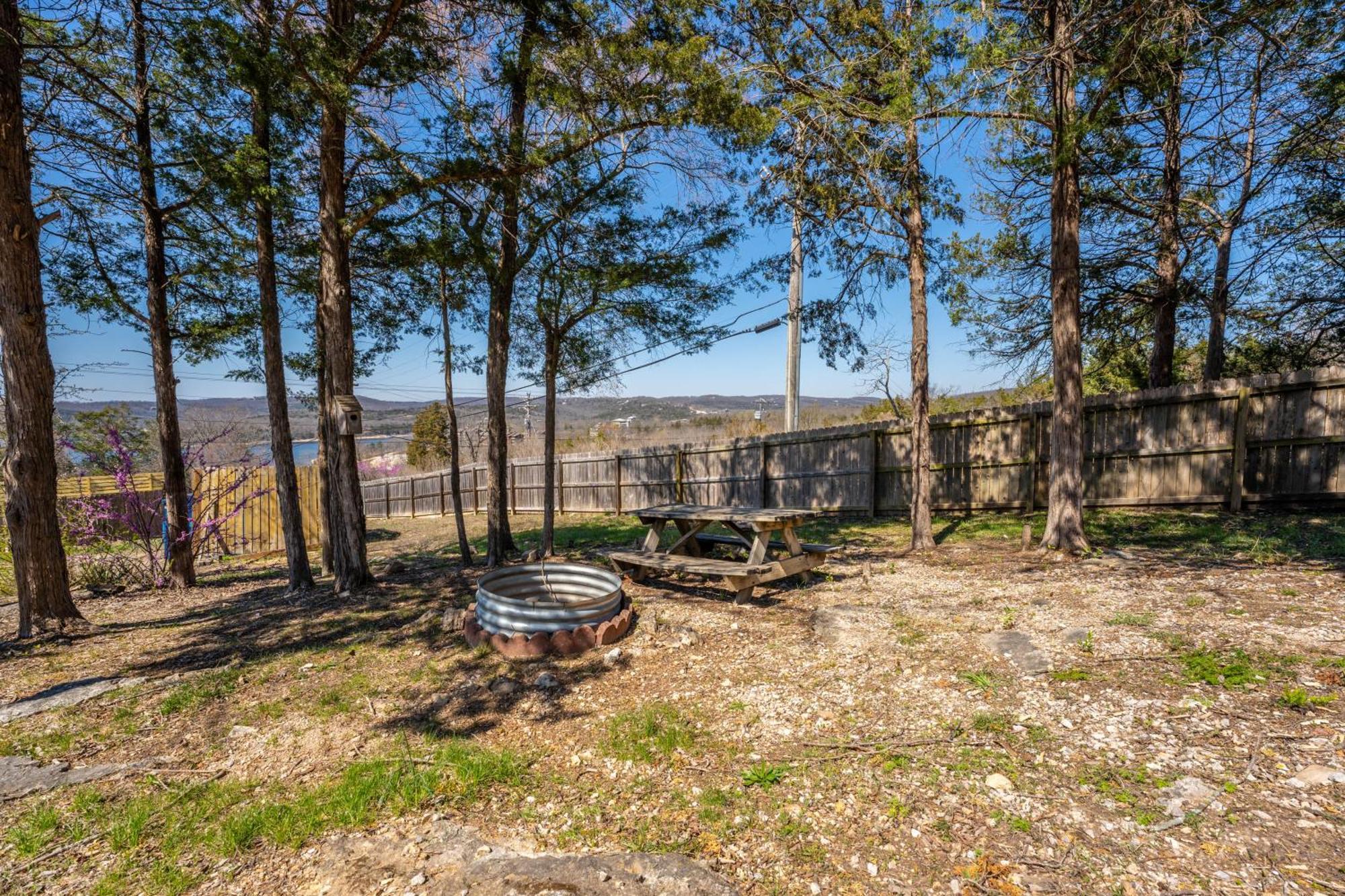 1 Indian Point Near Sdc, Table Rock Lake, Marinas, & Holiday home Branson