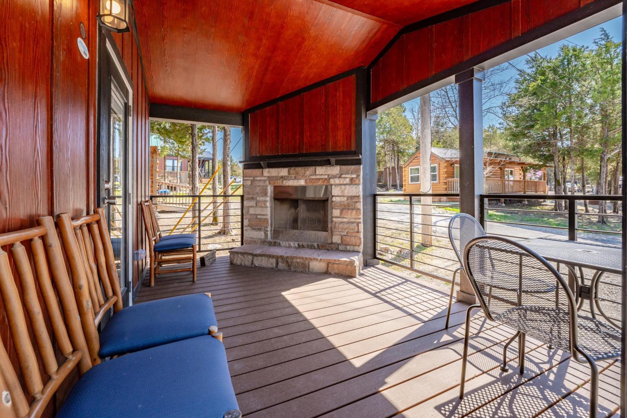 1 Indian Point Near Sdc, Table Rock Lake, Marinas, & Holiday home *