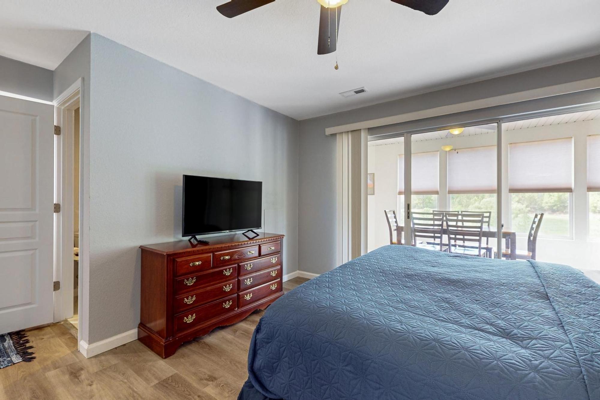 Apartment Hole In One *
