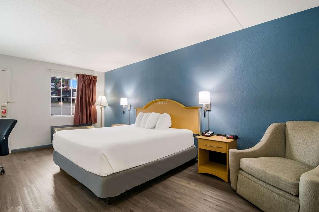 Econo Theater District Hotel Branson