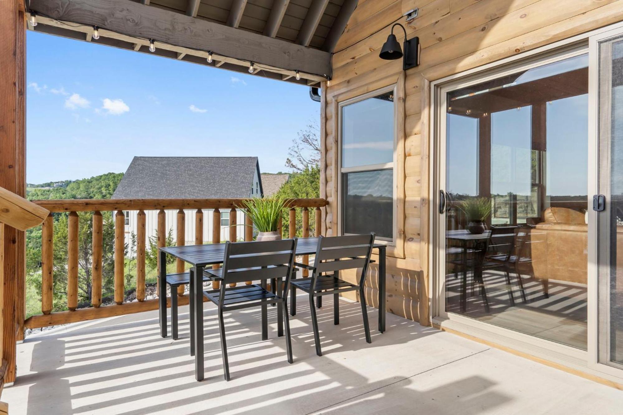 Private Hot Tub-free Attraction Tickets-lake Lookout-community Indoor & Outdoor Pools *