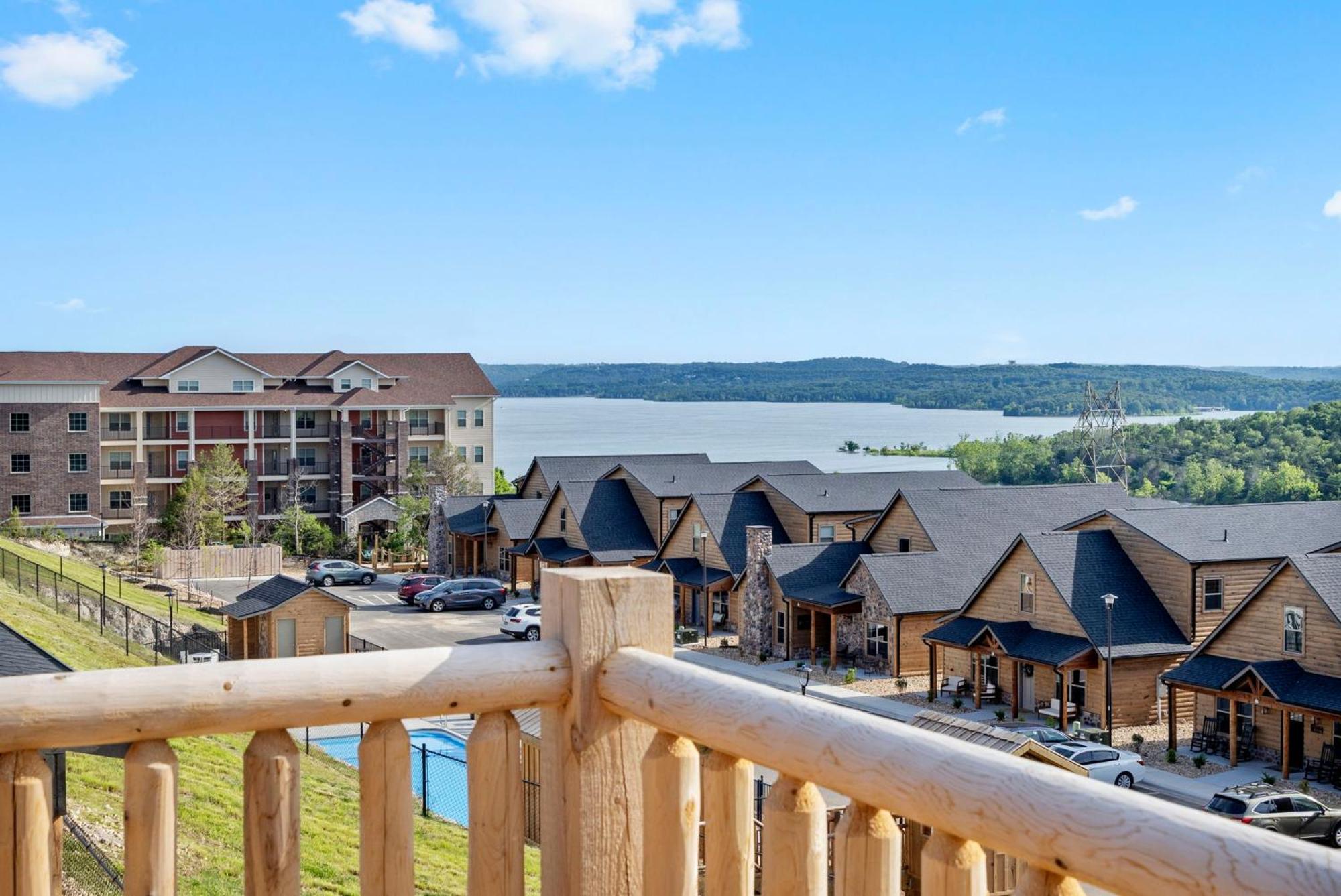 Private Hot Tub-free Attraction Tickets-lake Lookout-community Indoor & Outdoor Pools * Branson