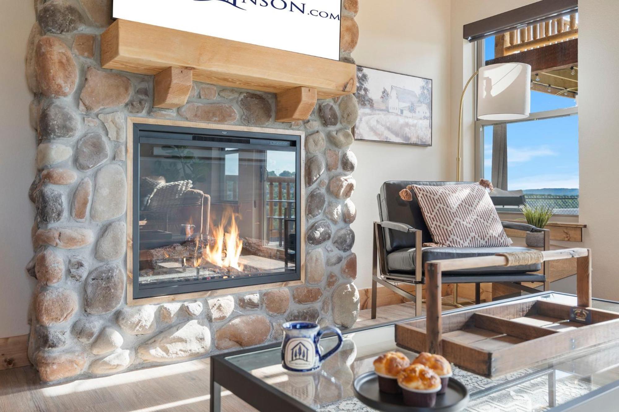 Private Hot Tub-free Attraction Tickets-lake Lookout-community Indoor & Outdoor Pools Holiday home *